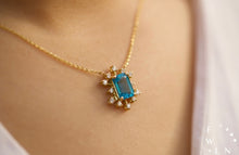 Load image into Gallery viewer, Snowflake Necklace
